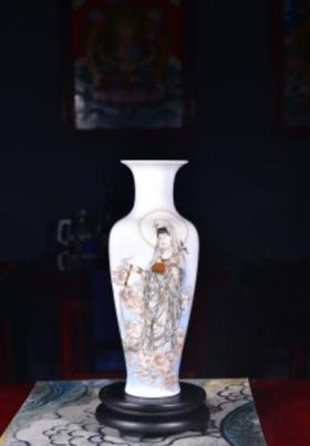 杨海新：《墨彩描金观音瓶》