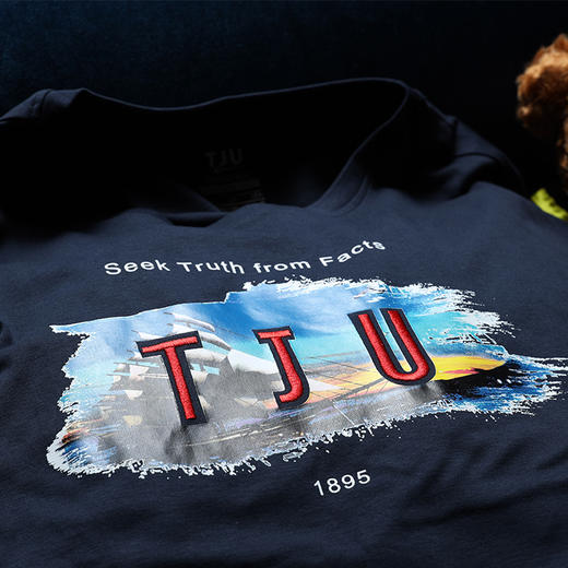 天大文创精品系列·TJU 扬帆起航男士休闲短袖T恤 商品图3