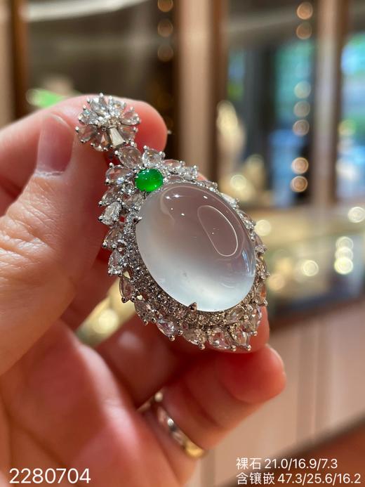 2280704，玻璃蛋面吊坠。具体价格微信咨询 商品图0