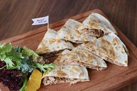 烤芝士卤鸭腿饼