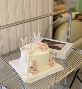 母亲节女神白色高级绸缎鲜花奶油蛋糕妈妈