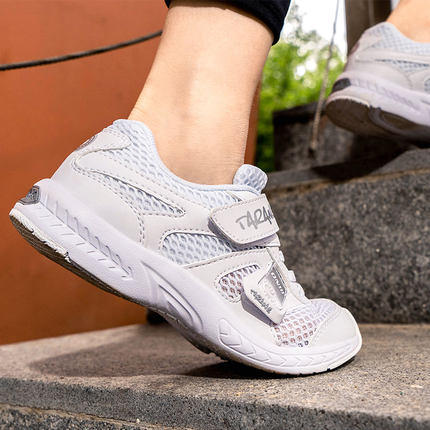 泰兰尼斯小白鞋减震透气网面防滑软底篮球鞋男童跑步鞋女童运动鞋 商品图1