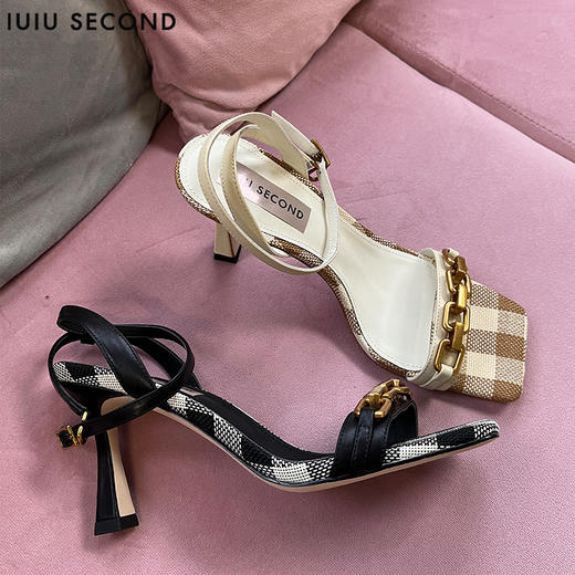 IUIU SECOND 2022夏新款方头金属链条格纹一字带高跟凉鞋U22BG24811 商品图4