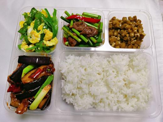 小炒鸡杂+青椒炒鸡蛋+红烧茄子+小菜+米饭 商品图0