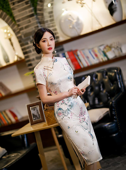 ZAYS-82262春季改良时尚丝绸印花旗袍日常修身气质年轻短袖旗袍 商品图1