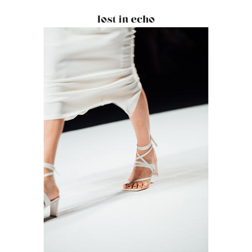 lost in echo * YOEYYOU 设计师女鞋 分趾绑带方头凉鞋 白色通勤高跟鞋女 商品图0