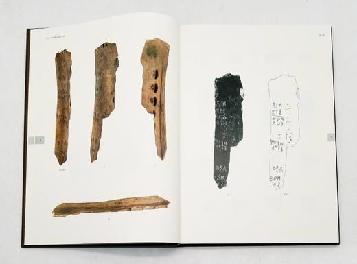 《重庆三峡博物馆藏甲骨集》，精装函套8开，宋镇豪主编，上海古籍出版社2016年版，定价880，售价428元。品相9成左右。

重庆三峡博物馆（原重庆博物馆）所藏甲骨208片。这批甲骨中小部分系端方旧藏 商品图6