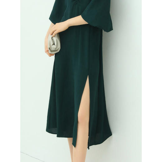 COCOBELLA肌理质感绿色V领连衣裙优雅女人味OL大摆长裙FR109 商品图3