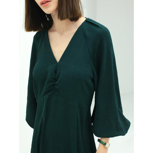 COCOBELLA肌理质感绿色V领连衣裙优雅女人味OL大摆长裙FR109 商品图2