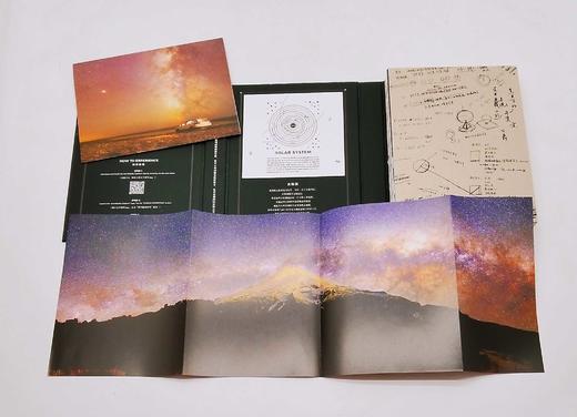 《星月下的守望者》，精装，16开，雪夜公爵著，湖南科技出版社2021年2月版，定价138，售价98元。随书附赠价值30元的月球币和一册价值39元的《黑洞不是黑的：霍金BBC里斯讲演》。 商品图5