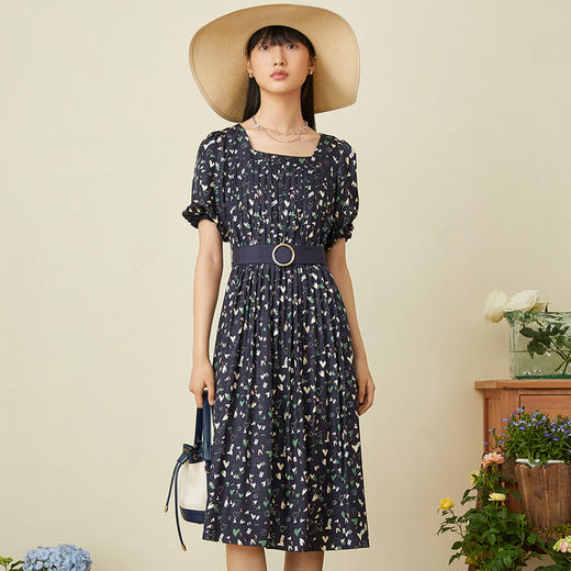 音儿女装2022夏季新款法风收腰方领真丝连衣裙8c32205760 商品图1