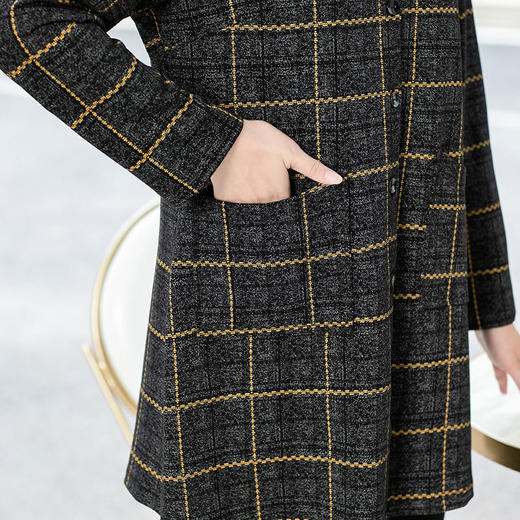 A157CH1901 中老年女装秋装衬衫中长款2022新款宽松中年人妈妈装衬衣薄款外套 商品图3