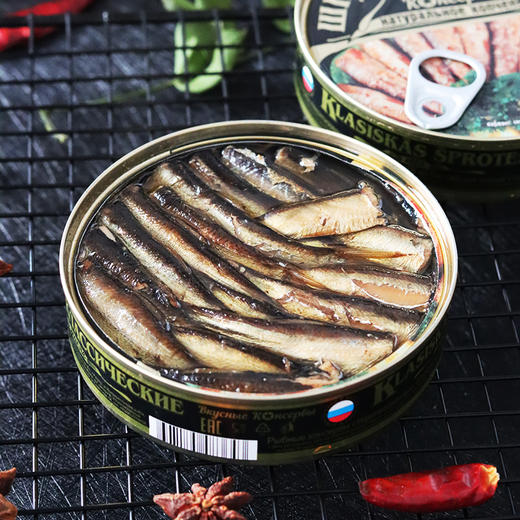 【中欧班列精选】俄罗斯进口油浸波罗的海熏制小鲱鱼罐头即食品下酒菜熏鱼肉160g 商品图3
