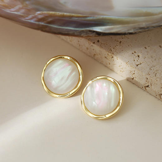 Oflye潮流饰品 珍珠马贝耳钉女复古巴洛克耳环气质时尚轻奢法式小香风耳饰 商品图3