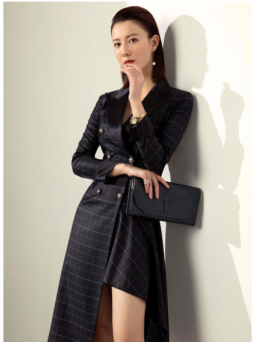 刚柔并济-J20394591A  颈袖添香2020秋冬装新款女士时尚修身韩版外套双排扣风衣女中长款 商品图2