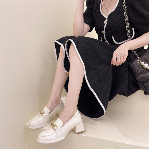 MBXY025-1新款英伦风时尚气质休闲头层牛皮粗跟乐福鞋 商品图1