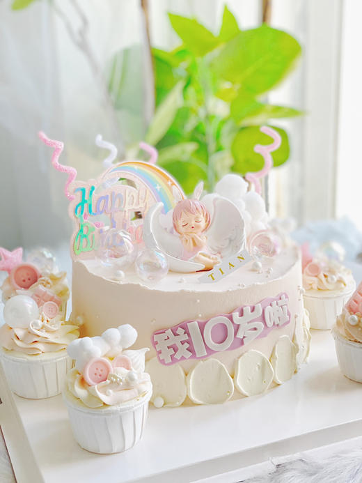 粉嫩公主系列蛋糕，搭配杯子蛋糕，顾客订制图片，部分装饰会细微调整，8寸加高主题蛋糕加6个同款杯子蛋糕，可供15人分享 商品图2