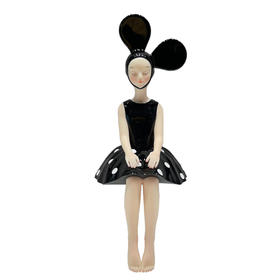 黑白波点然女孩-坐姿