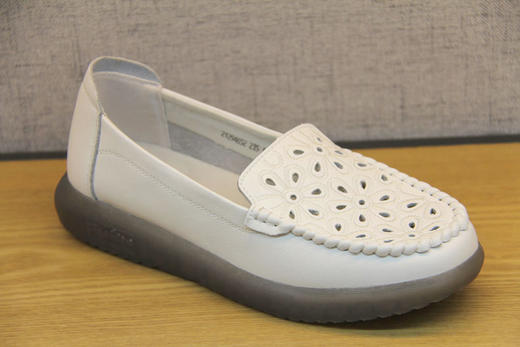 豪行2021年女鞋21294652软底面镂空透气皮鞋浅口牛皮宽松平底白鞋 专柜正品 商品图1