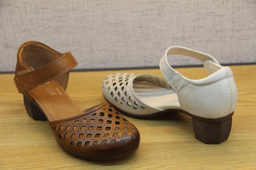 豪行女士特大码41  42  夏季新款20292152包头凉鞋真皮高跟镂空包根皮鞋 专柜正品 跟高 5CM 商品图4