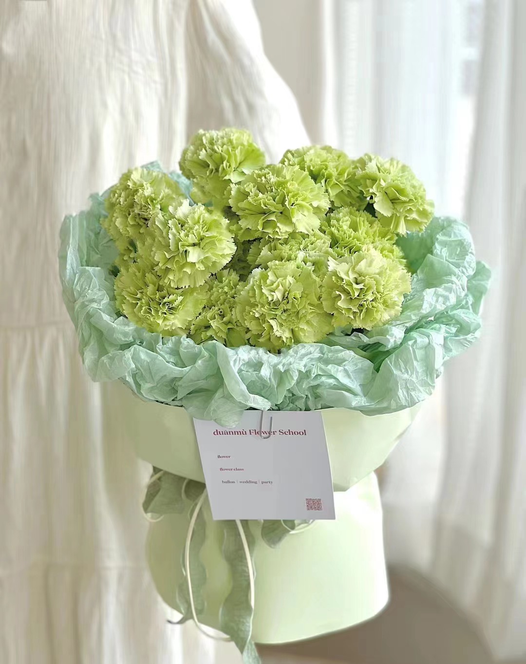 康乃馨绿色康乃馨33支圆形花束