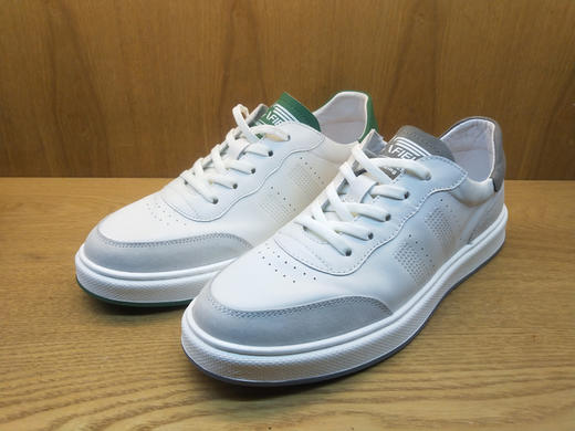 豪行春新款11195888小白鞋男士潮流透气百搭青年时尚休闲运动板鞋 专柜正品 商品图3