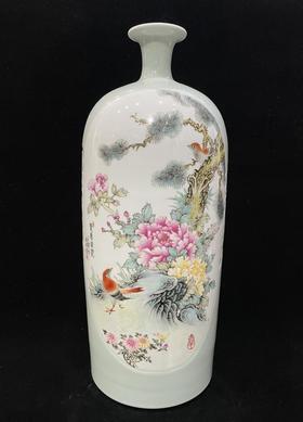 粉彩双面开窗花鸟瓶
