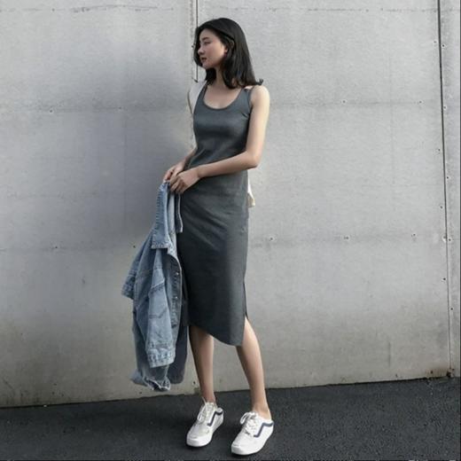 黛唯梵2022夏季新款露背吊带裙百搭连衣裙女夏季打底修身显瘦小黑裙中长款背带裙子潮 商品图3