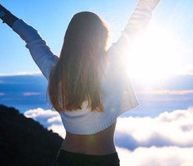 不在聚光灯下，也要努力发光