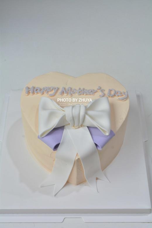 心形蝴蝶结（改为 Happy birthday，奶油霜工艺） 商品图0