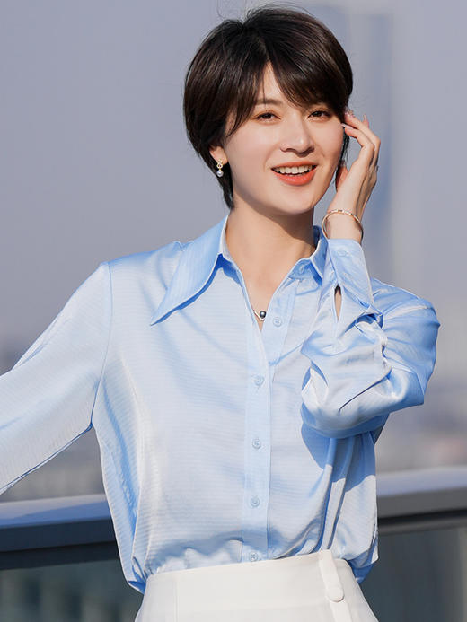 蒋菲菲【爱情调味剂】经典百搭款气质蓝衬衫 商品图1