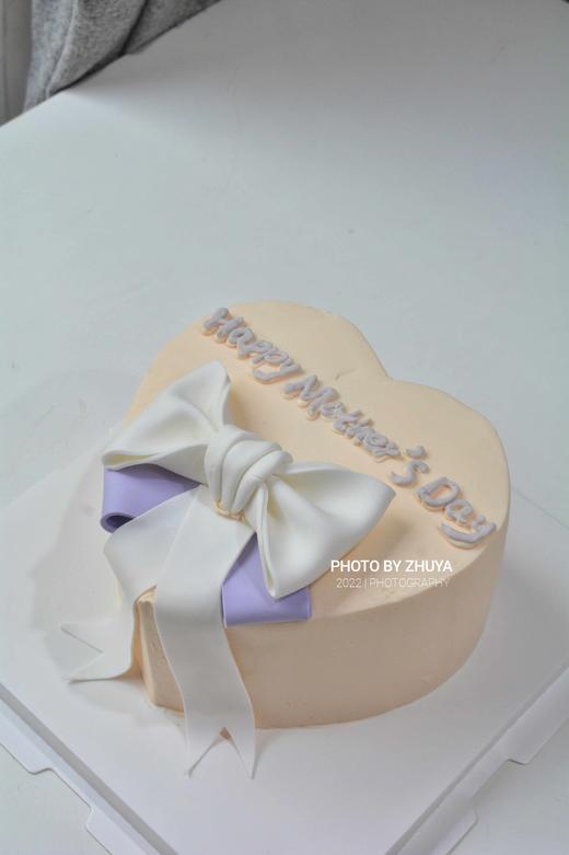 心形蝴蝶结（改为 Happy birthday，奶油霜工艺） 商品图1