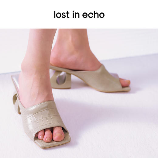 lost in echo 方头压纹牛皮镂空跟凉鞋 商品图3