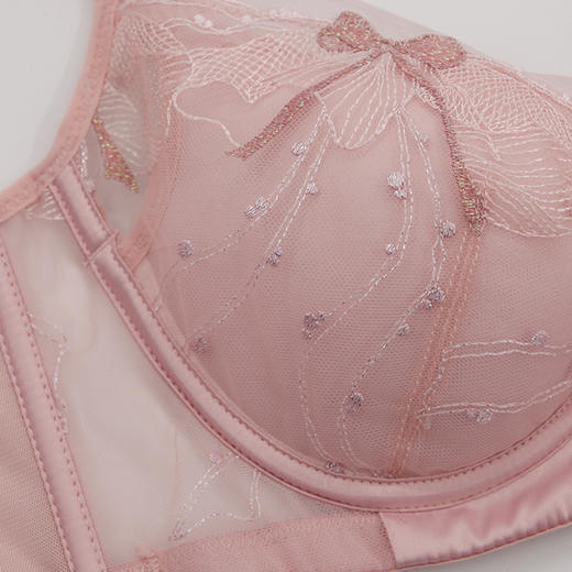 贝佳人“First Love”3/4曲线杯-BW912202 商品图3