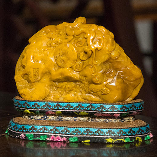 清 寿山石雕螭龙捧寿山子摆件 商品图0