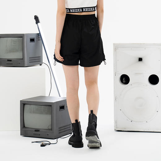 MISHKA大眼球潮牌2022春夏新品 女士高腰机能短裤休闲裤M21100887W 商品图3