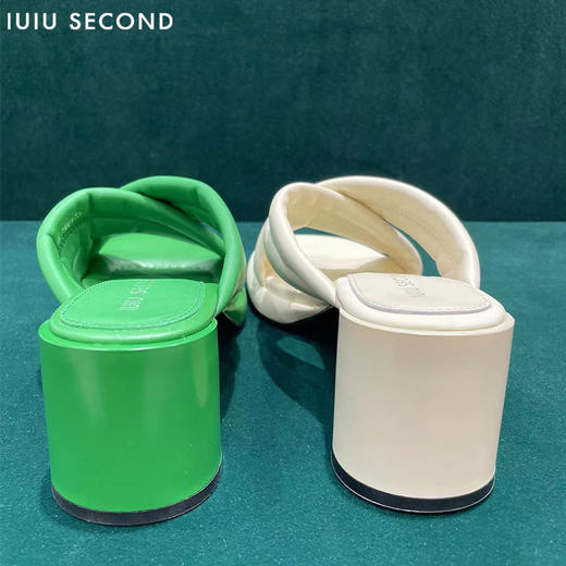 IUIU SECOND 2022夏新款柔软感水台圆粗跟凉拖鞋U22BJ24701 商品图3