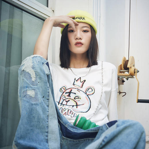 MISHKA大眼球潮牌 2022春夏新品 KA爷涂鸦熊系列圆领刺绣T恤男女M21100001M 商品图2