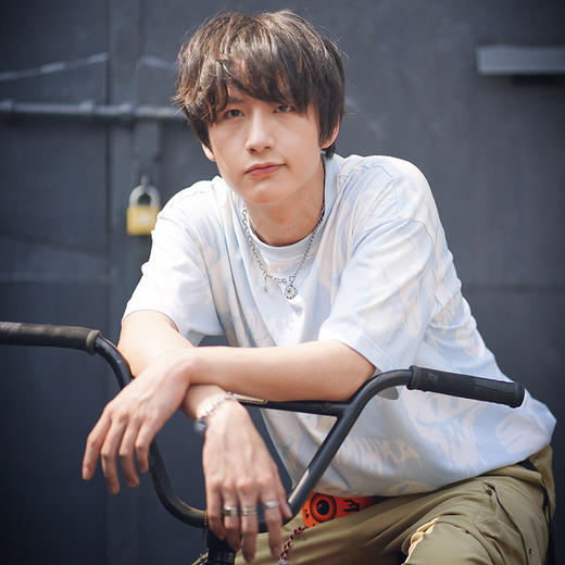 MISHKA大眼球潮牌2022春夏新品满印爱心印花圆领短袖T恤男女同款M21100026M 商品图3