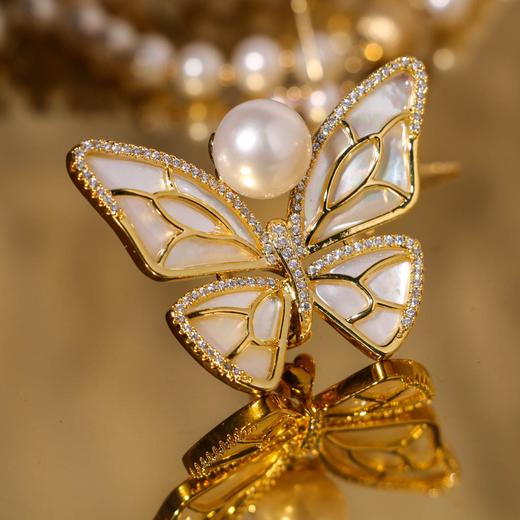 【下单2-3个工作日发】孟女士掀起的蝴蝶胸针热 我们也有一款珍珠蝴蝶胸针 上身效果很赞 商品图0