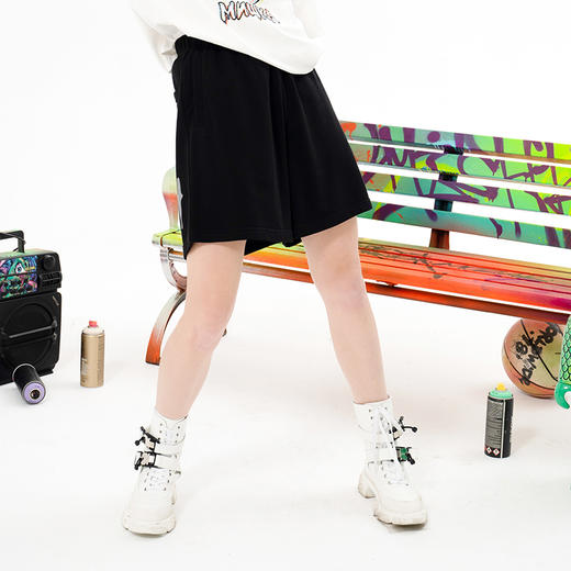 MISHKA大眼球潮牌2022春夏新品女士立体标休闲运动短裤休闲裤M21100833W 商品图2