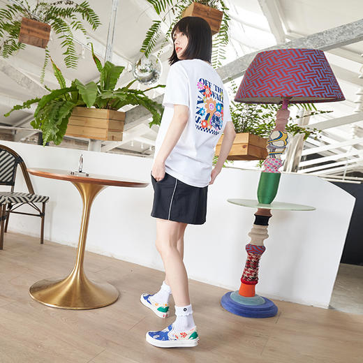 VANS女子短袖T恤白色夏季趣味印花VN0A7Q2CBLK / VN0A7Q2CWHT 商品图3