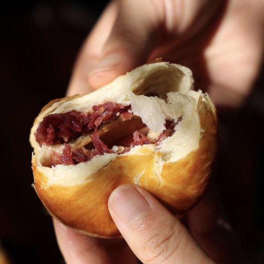 云南玫瑰鲜花饼🌹、口感甜而不腻，吃一口唇齿留香，让人回味无限 商品图5