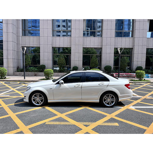 奔驰 C 180 经典型 Grand Edition 【长租-深圳】 商品图2