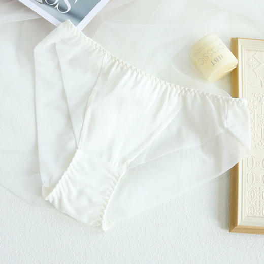真丝缎面内裤女 舒适桑蚕丝三角裤短裤中腰薄款透气无痕 TG01S104 商品图6