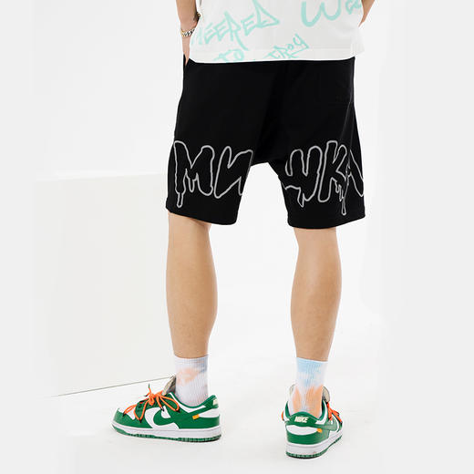 MISHKA大眼球潮牌2022春夏新品 涂鸦眼球纯色休闲运动短裤五分裤M21100829M 商品图3