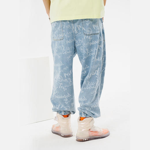 MISHKA大眼球潮牌2022春夏新品 满印印花休闲牛仔裤束脚裤长裤M21100907M 商品图2