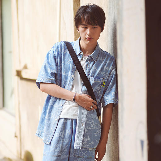 MISHKA大眼球潮牌2022春夏新品满印眼球印花短袖牛仔衬衫M21100213M 商品图2