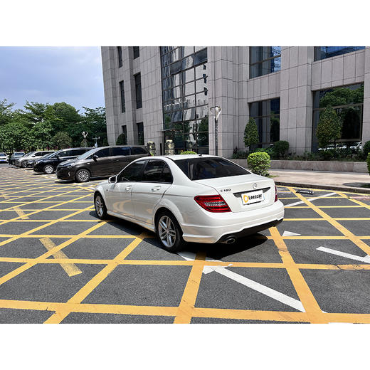 奔驰 C 180 经典型 Grand Edition 【长租-深圳】 商品图3