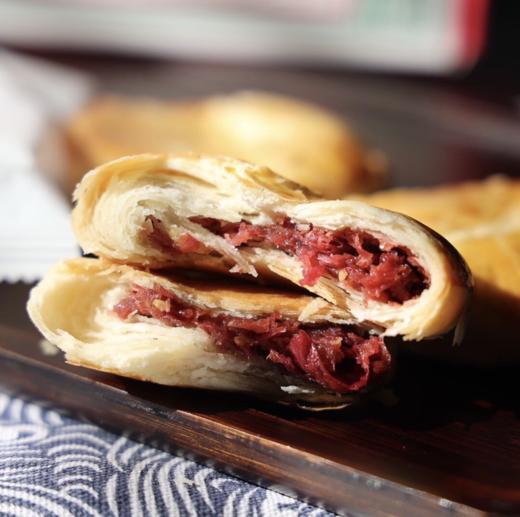 云南玫瑰鲜花饼🌹、口感甜而不腻，吃一口唇齿留香，让人回味无限 商品图2